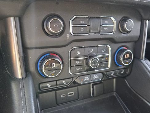 Used 2021 Chevrolet Suburban LT RWD image 28