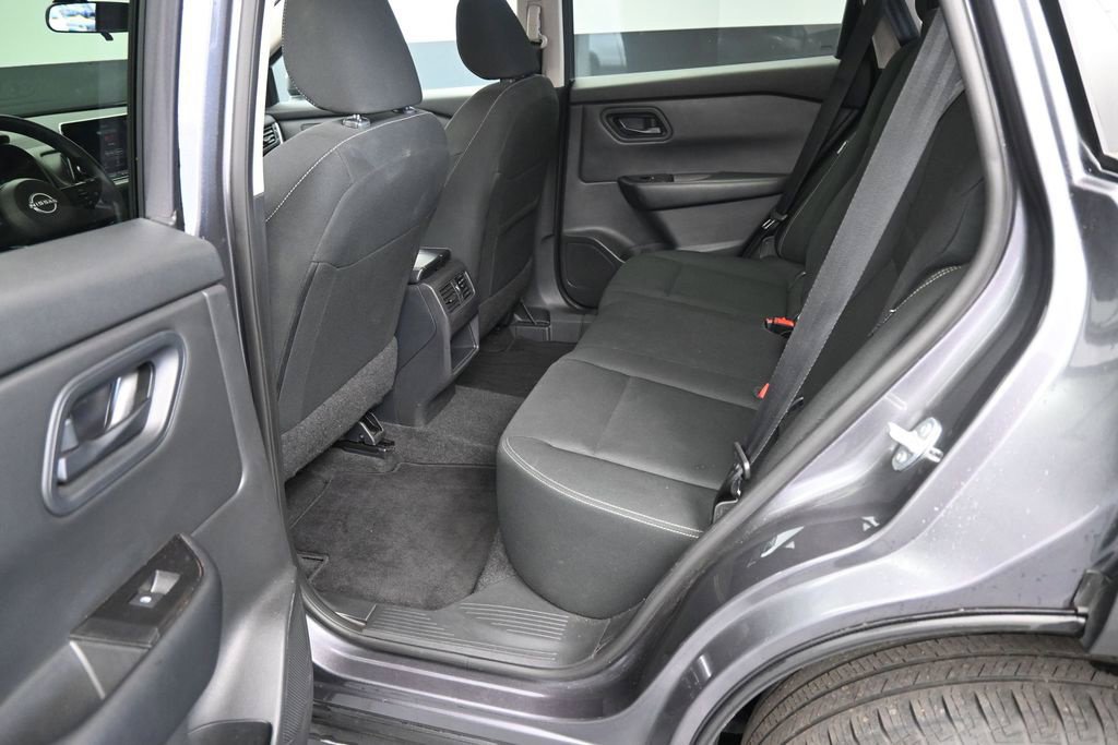 Used 2024 Nissan Rogue S AWD/4WD image 16