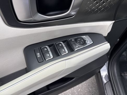 Used 2024 Kia Sorento EX w/ Panoramic Sunroof Package FWD image 16