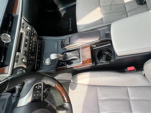Used 2018 Lexus ES 350 w/ Luxury Package w/Wood Trim FWD image 16