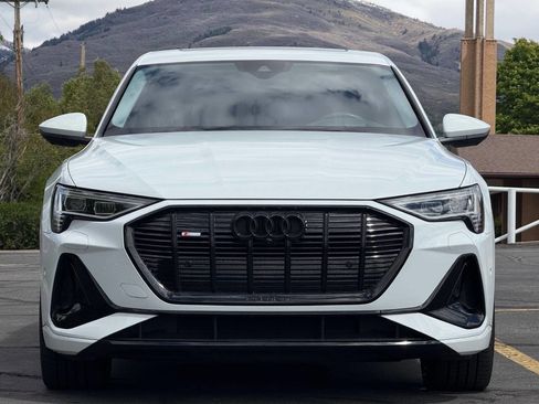 Used 2022 Audi e-tron Prestige w/ Prestige Package AWD/4WD image 2