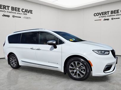 Used 2023 Chrysler Pacifica Pinnacle