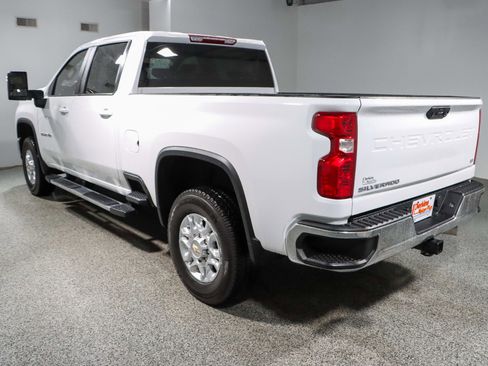 Used 2024 Chevrolet Silverado 2500 LT AWD/4WD image 9
