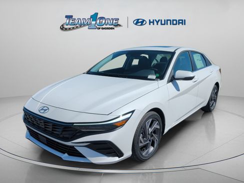 Used 2026 Hyundai Elantra Limited FWD image 4
