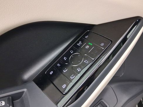 Used 2025 Audi Q6 e-tron Premium Plus image 12