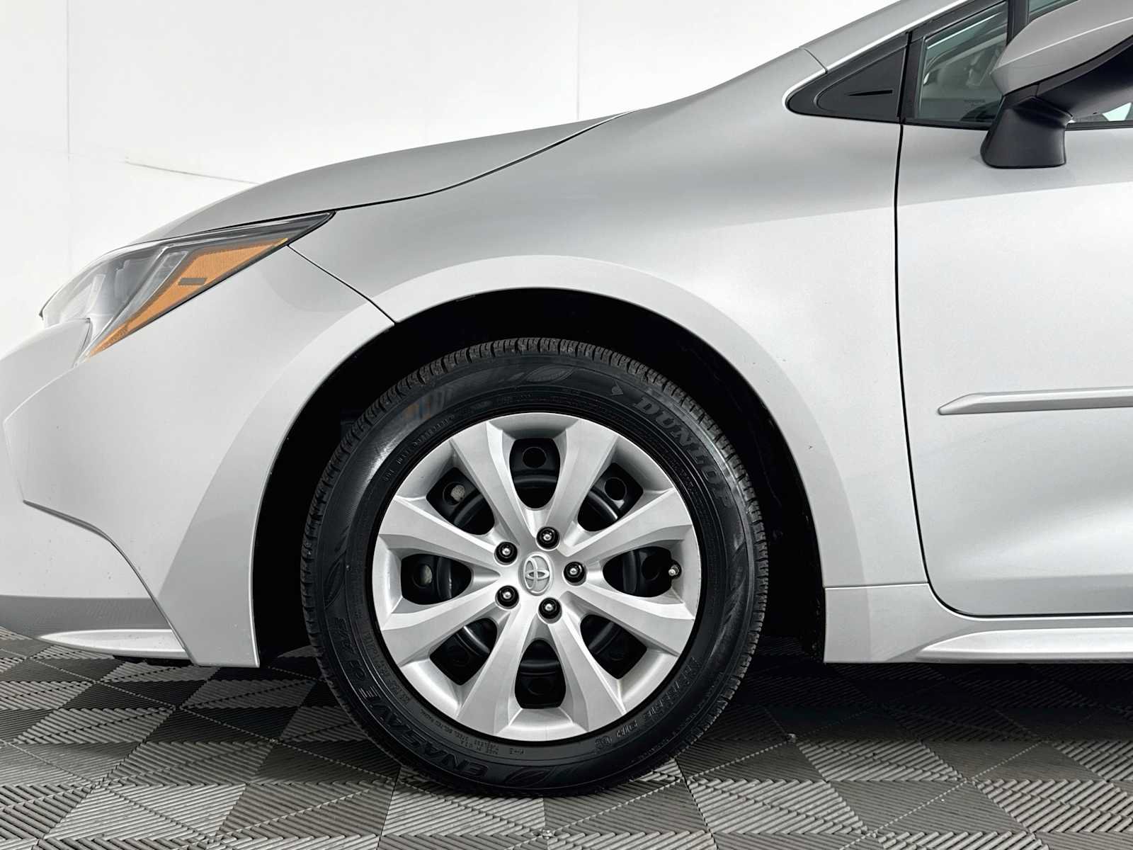 Used 2022 Toyota Corolla LE FWD image 26