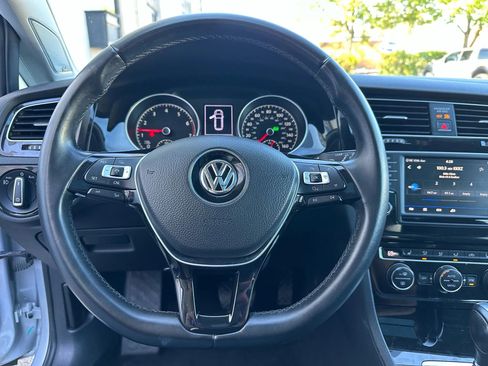 Used 2017 Volkswagen Golf SEL image 15
