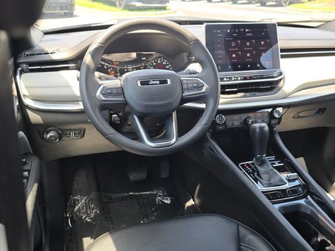 Used 2025 Jeep Compass Limited AWD/4WD image 11