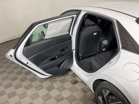 New 2025 Hyundai Elantra SEL image 27