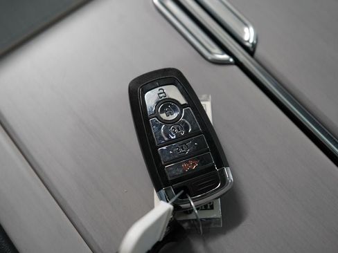 Used 2025 Lincoln Navigator L Reserve AWD/4WD image 32