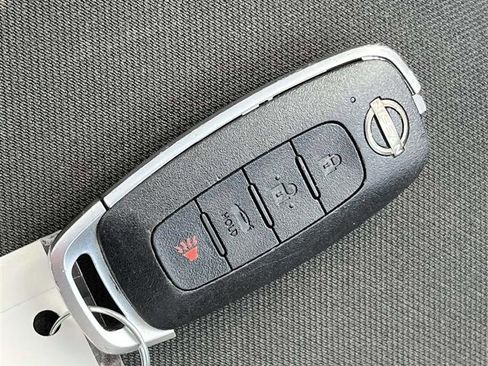 Used 2024 Nissan Versa SV image 28