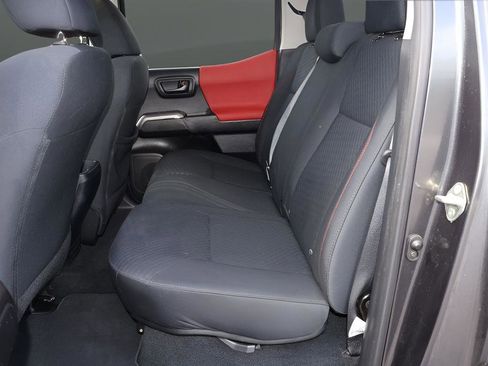Used 2020 Toyota Tacoma SR5 RWD image 15