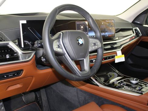 Used 2025 BMW X7 xDrive40i w/ Executive Package image 4
