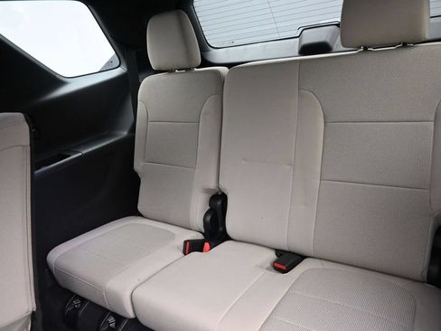 Used 2023 Chevrolet Traverse LS FWD image 15