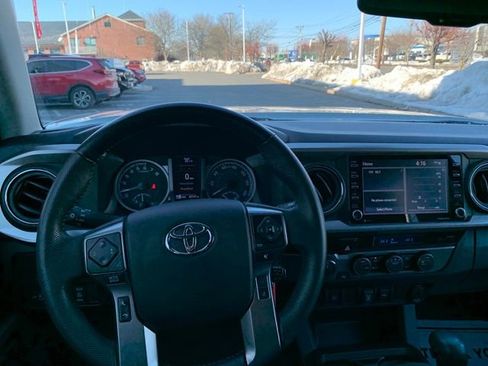 Used 2022 Toyota Tacoma SR5 w/ Trail Edition image 16