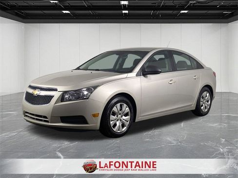 Used 2014 Chevrolet Cruze LS image 1