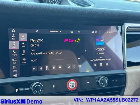 Used 2025 Porsche Macan image 26