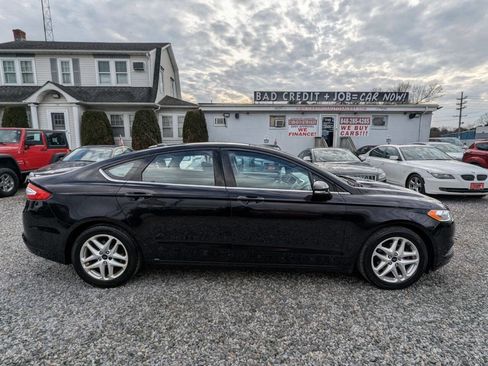 Used 2016 Ford Fusion SE image 4