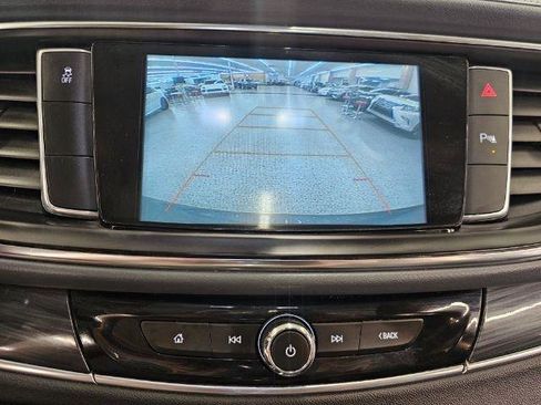 Used 2019 Buick Enclave Essence FWD image 17