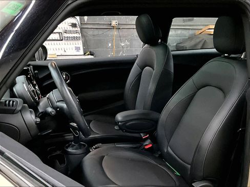 Used 2020 MINI Cooper 2-Door Hardtop image 26