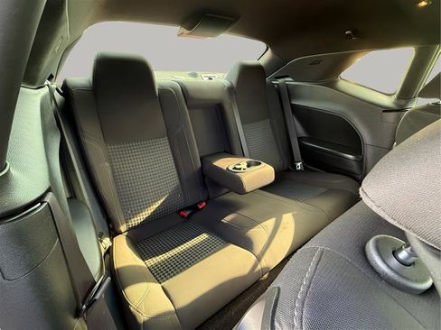 Used 2015 Dodge Challenger SXT image 23