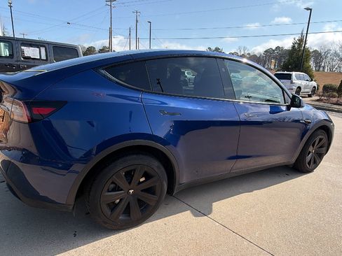 Used 2023 Tesla Model Y Long Range image 8