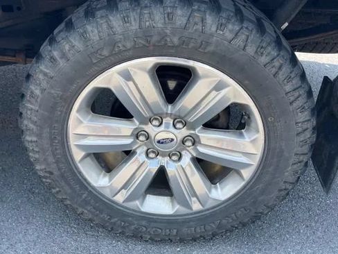 Used 2019 Ford F150 Lariat w/ Equipment Group 502A Luxury AWD/4WD image 17