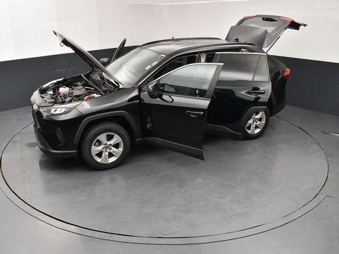 Used 2021 Toyota RAV4 LE AWD/4WD image 27