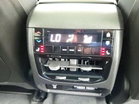 Used 2023 Jeep Grand Cherokee L Limited w/ Luxury Tech Group II AWD/4WD image 22