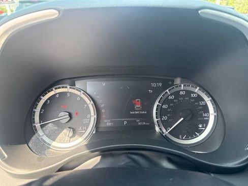 Used 2023 Toyota Highlander XLE FWD image 28