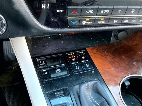 Used 2019 Lexus RX 350L w/ Premium Package image 35