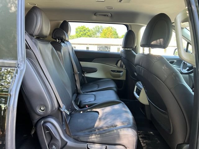 Used 2022 Kia Carnival LX FWD image 18
