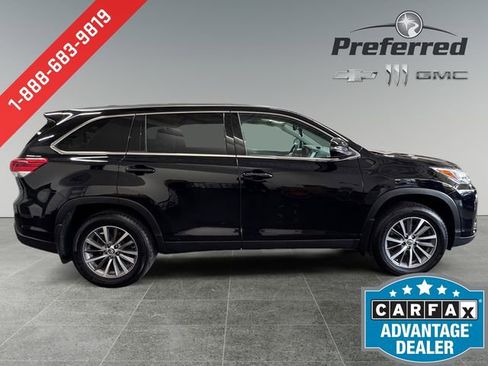 Used 2019 Toyota Highlander XLE w/ Carpet Mat Package (TMS) AWD/4WD image 9
