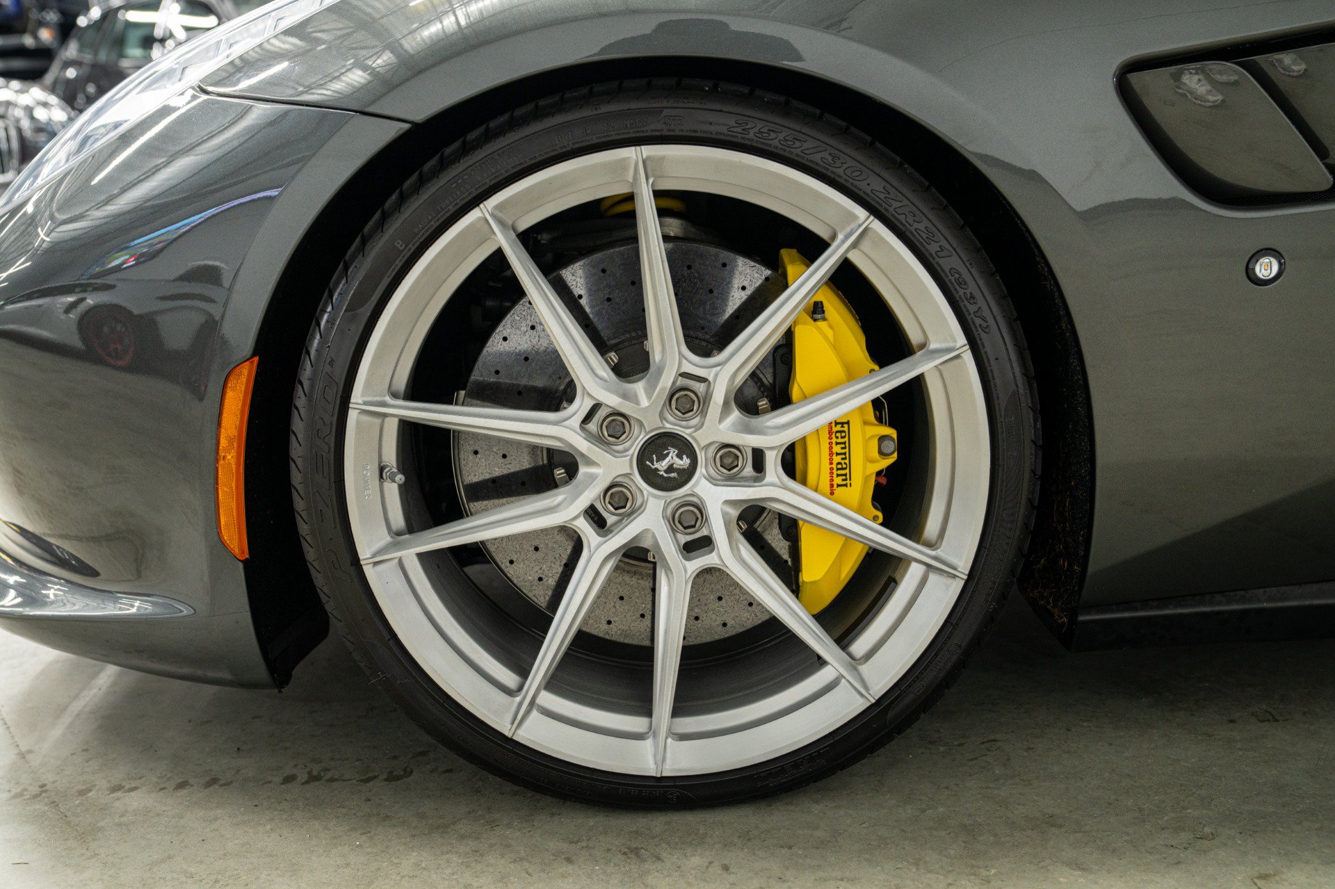 Used 2018 Ferrari GTC4Lusso AWD/4WD image 9