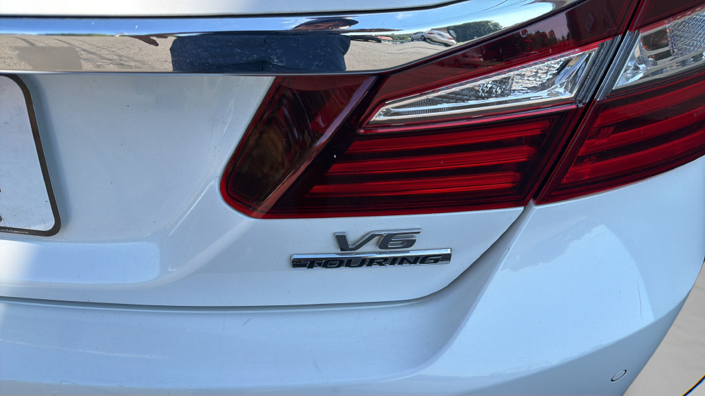 Used 2017 Honda Accord Touring image 39