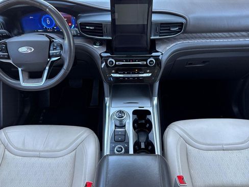 Certified 2021 Ford Explorer Platinum w/ Equipment Group 601A image 3