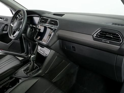 Certified 2023 Volkswagen Tiguan SE FWD image 24