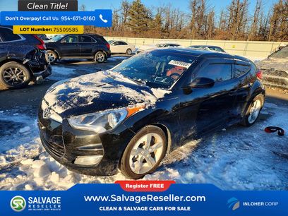 Used 2014 Hyundai Veloster w/ Style Package 02