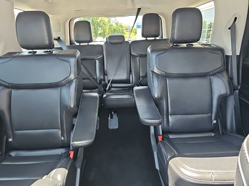 Used 2025 Ford Expedition Platinum AWD/4WD image 11