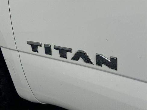 Used 2021 Nissan Titan SV w/ SV Convenience Package image 29