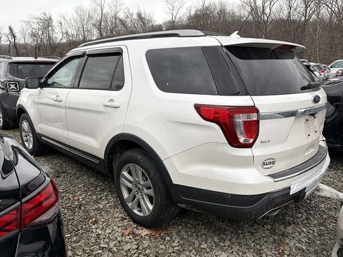 Used 2018 Ford Explorer XLT w/ Equipment Group 201A image 4