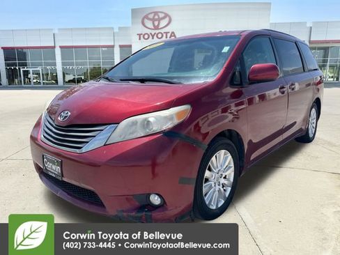 Used 2011 Toyota Sienna XLE AWD/4WD image 7