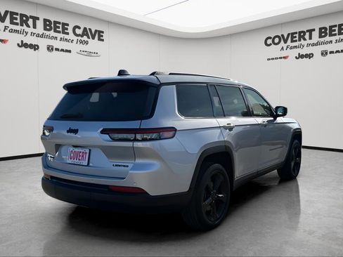 Used 2022 Jeep Grand Cherokee L Limited w/ Black Appearance Package image 9