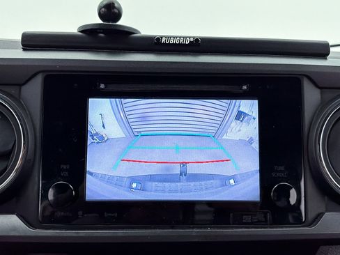 Used 2019 Toyota Tacoma TRD Off-Road image 6