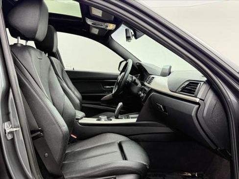 Used 2016 BMW 320i Sedan w/ Sport Package image 22