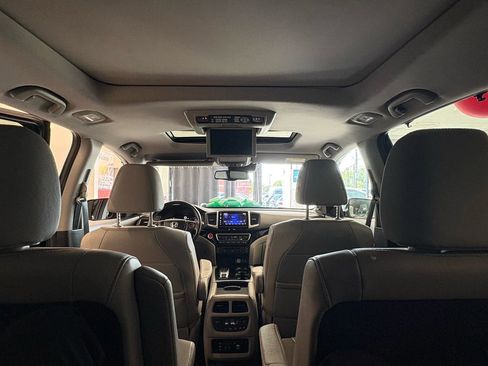 Used 2017 Honda Pilot Elite image 16