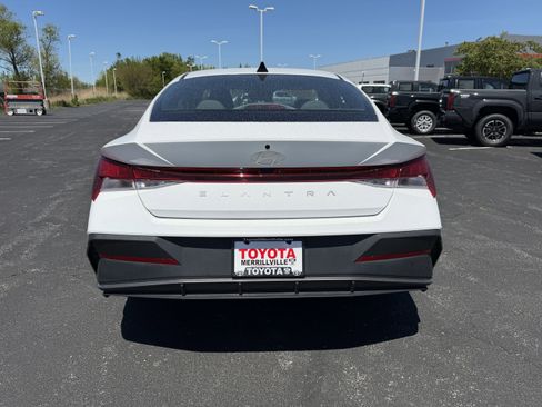 Used 2025 Hyundai Elantra SE FWD image 6