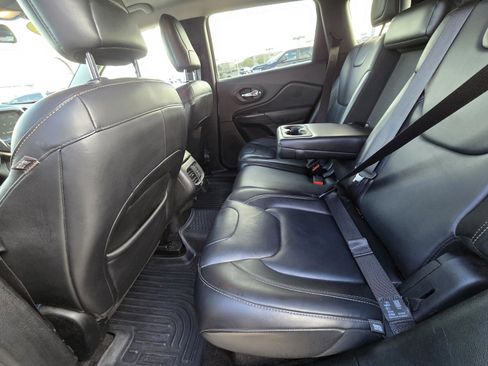 Used 2017 Jeep Cherokee Limited image 10