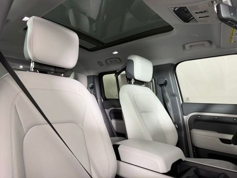New 2026 Land Rover Defender 130 X-Dynamic SE AWD/4WD image 34