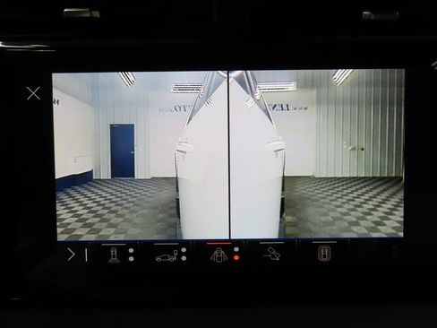 Used 2025 GMC Sierra 2500 AT4 w/ Technology Package image 17